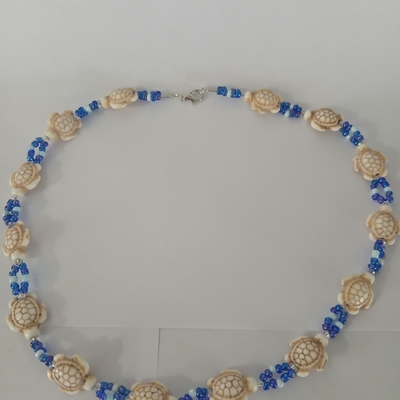 Jewelry - Blue and Cream Turtle Beaded Necklace